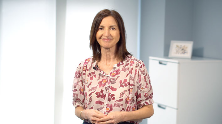 Julia Vidal, psicóloga sanitaria y directora clínica de Área Humana, en su consulta. Imagen introductoria al abordaje clínico de la incertidumbre y la ansiedad por la vivienda